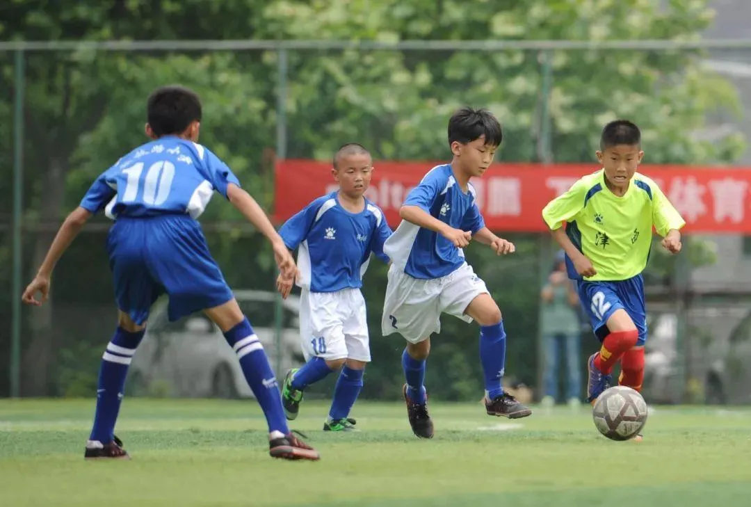深圳王之者足球：反应时间和空间感知都是青少年球员训练的一部分